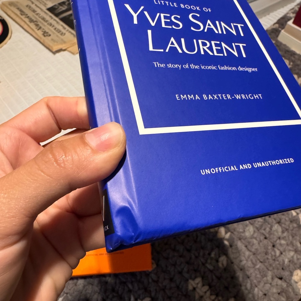 Little Book of — Fashion Books - Picture 5 of 5